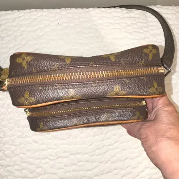 Louis Vuitton Monogram Crossbody Amazone - Picture 2 of 7